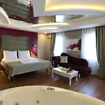 Hotel Life Corner