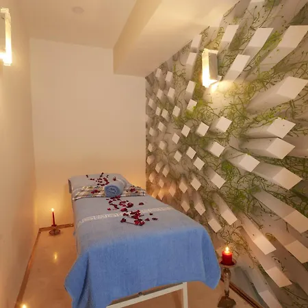 Life Corner Hotel 3*