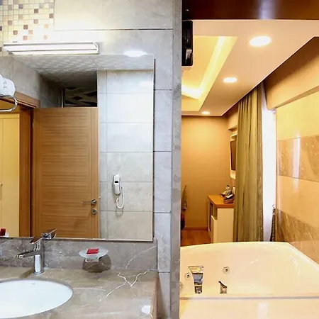 Ξενοδοχείο Life Corner 4*