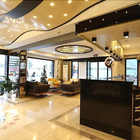 Life Corner Hotel 3*