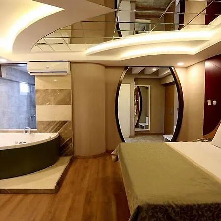 Life Corner Hotel 3*