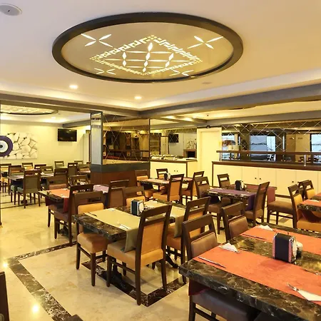 Life Corner Hotel 3*