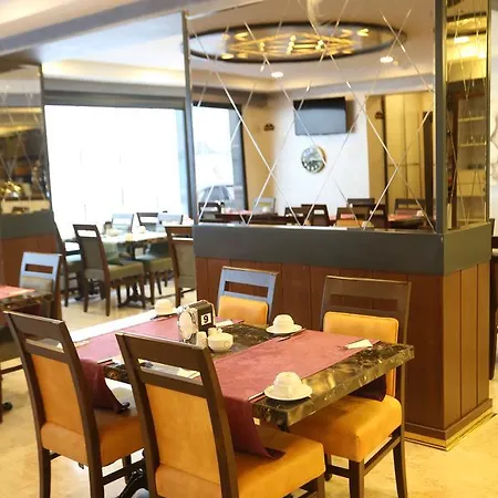 Ξενοδοχείο Life Corner 4*