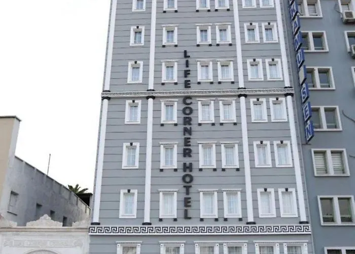 Hotell Life Corner 3*