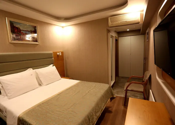 Life Corner Hotel 3*