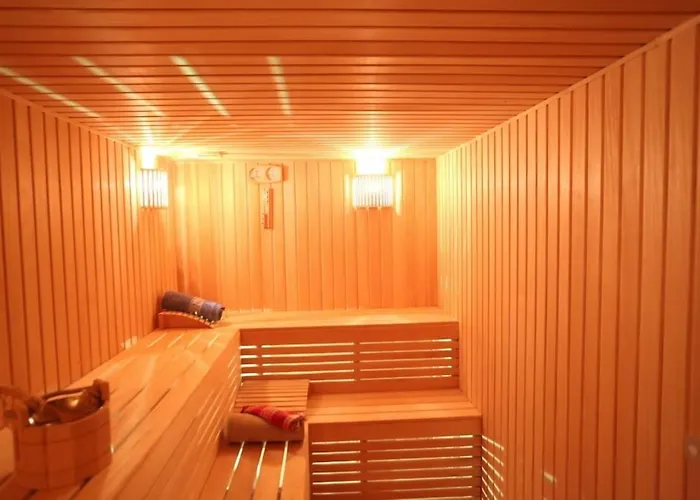 Life Corner Hotell 3*