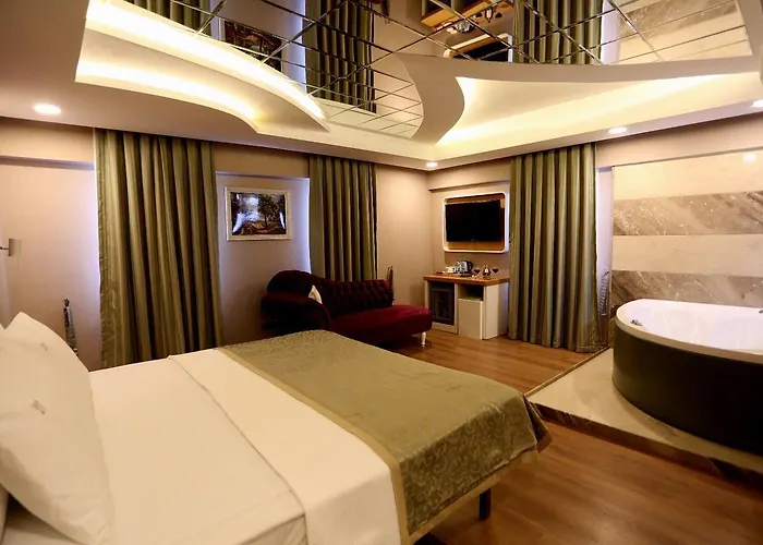 Life Corner Hotel 3*