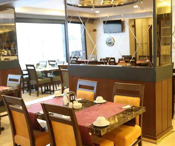 Hotell Life Corner 3*