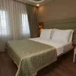 Life Corner Hotel 3*