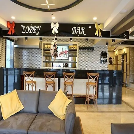 Life Corner מלון