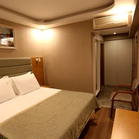 Life Corner Hotel 3*