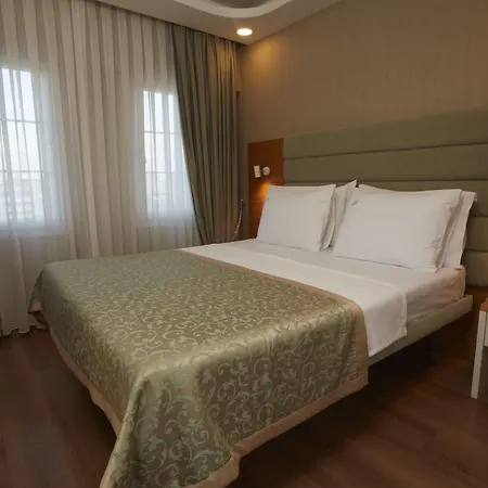 Life Corner Hotel 4*