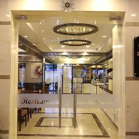 Life Corner מלון