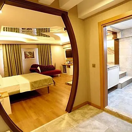 Life Corner Hotel 3*
