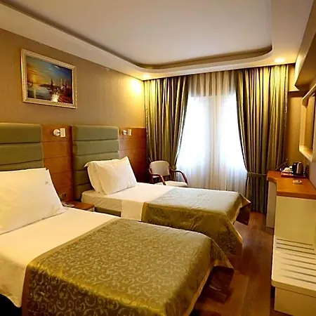 Life Corner Hotel 3*