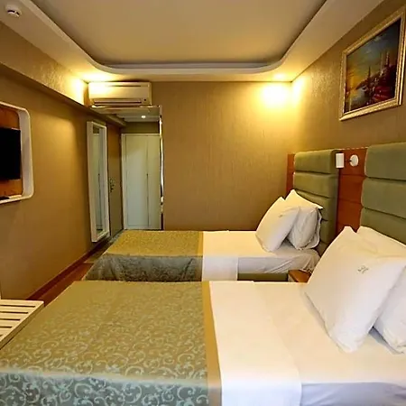 Life Corner 3*