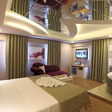 Life Corner Hotel 3*