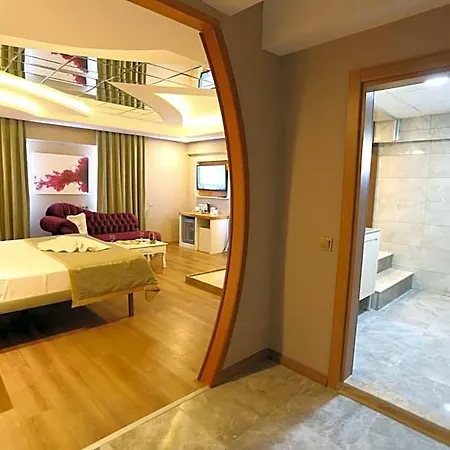 Hotel Life Corner