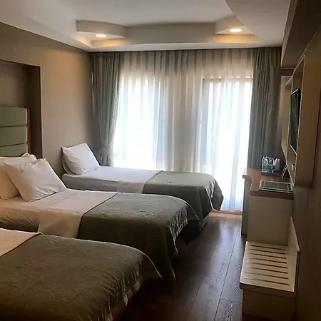 Life Corner Hotel 3*