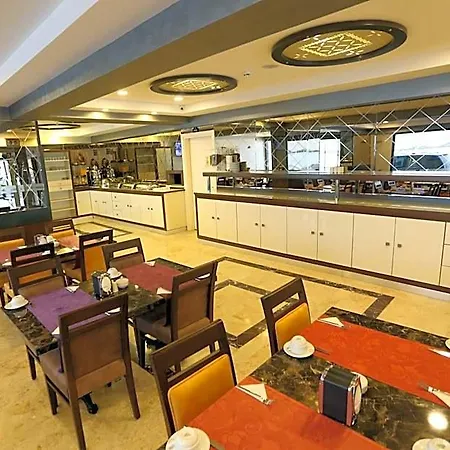 Life Corner Hotel 3*