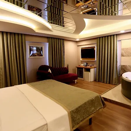Life Corner Hotel 4*