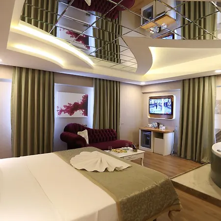 Life Corner Hotel
