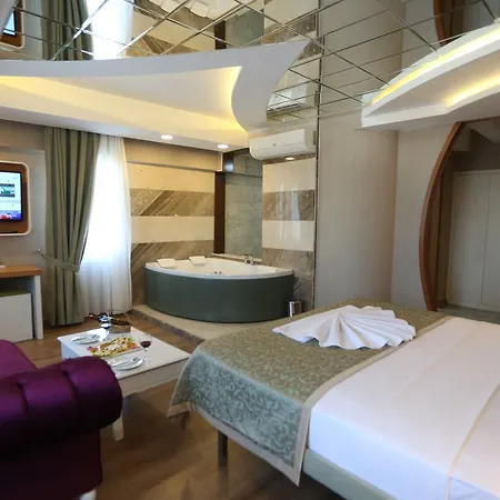 Hotel Life Corner 4*