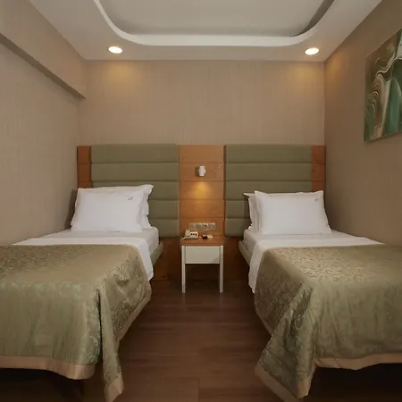 Life Corner Hotel 4*