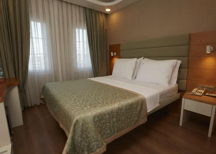 Life Corner Hotel 3*