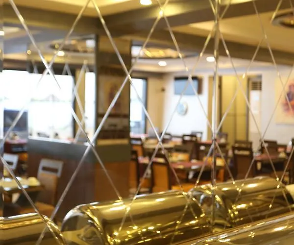 Life Corner Отель