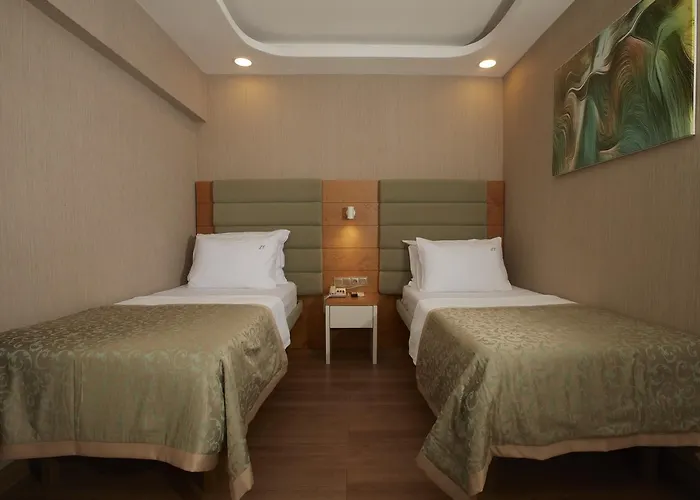 Life Corner Hotel 3*