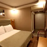 Life Corner Hotel 3*