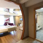 Life Corner Hotel 3*